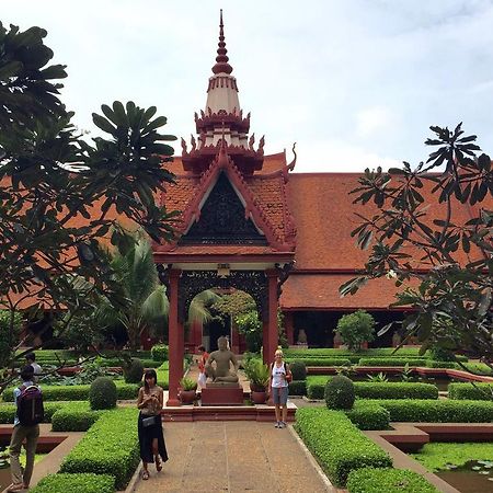 פנום פן Riverview Cambodia Boutique Hotel מראה חיצוני תמונה