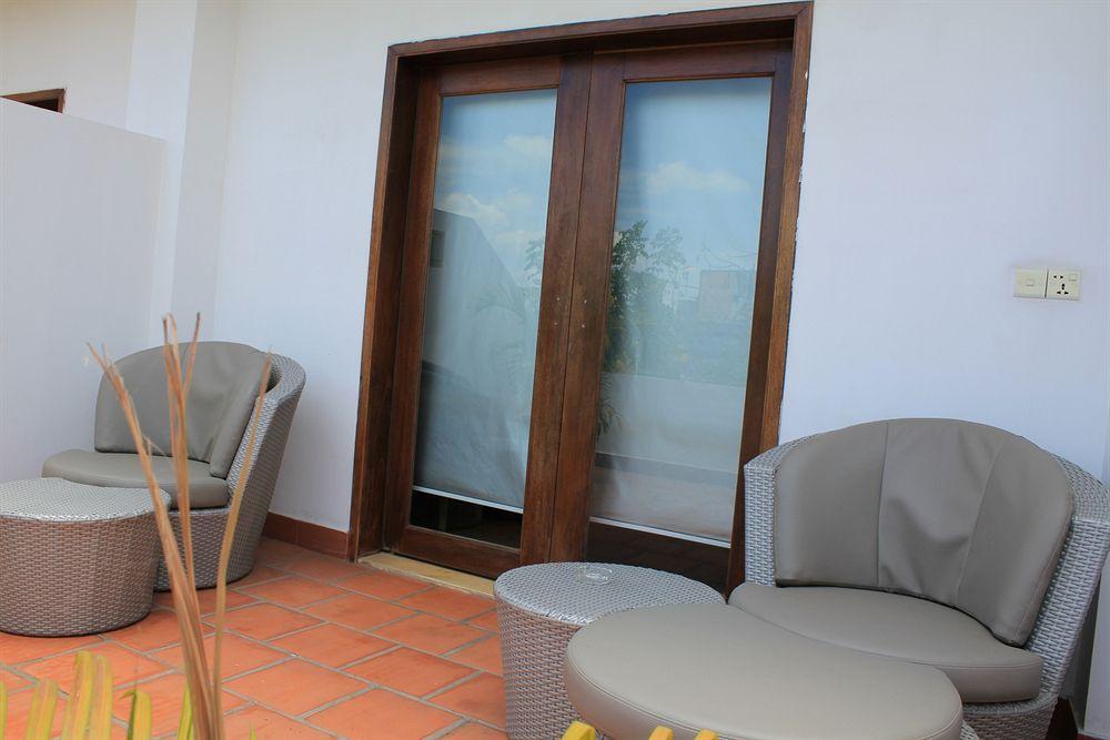 פנום פן Riverview Cambodia Boutique Hotel מראה חיצוני תמונה