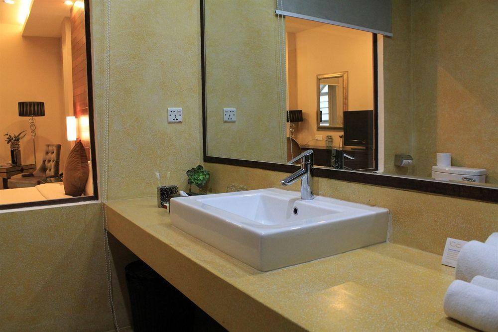 פנום פן Riverview Cambodia Boutique Hotel מראה חיצוני תמונה