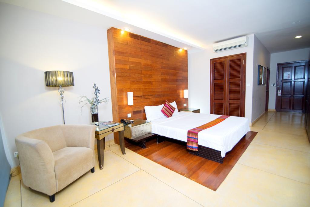 פנום פן Riverview Cambodia Boutique Hotel מראה חיצוני תמונה