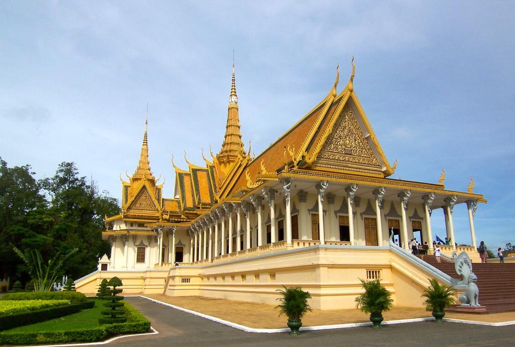 פנום פן Riverview Cambodia Boutique Hotel מראה חיצוני תמונה