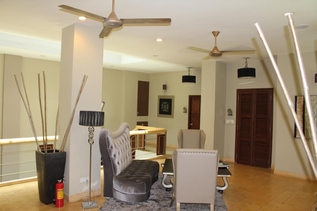 פנום פן Riverview Cambodia Boutique Hotel מראה חיצוני תמונה