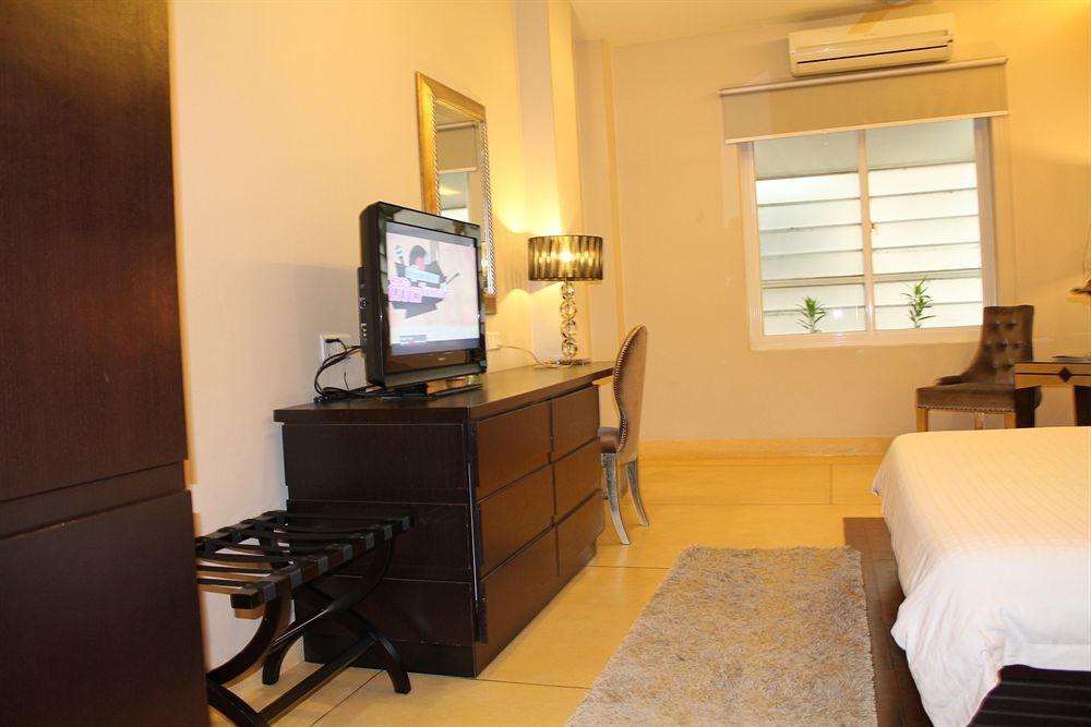 פנום פן Riverview Cambodia Boutique Hotel מראה חיצוני תמונה