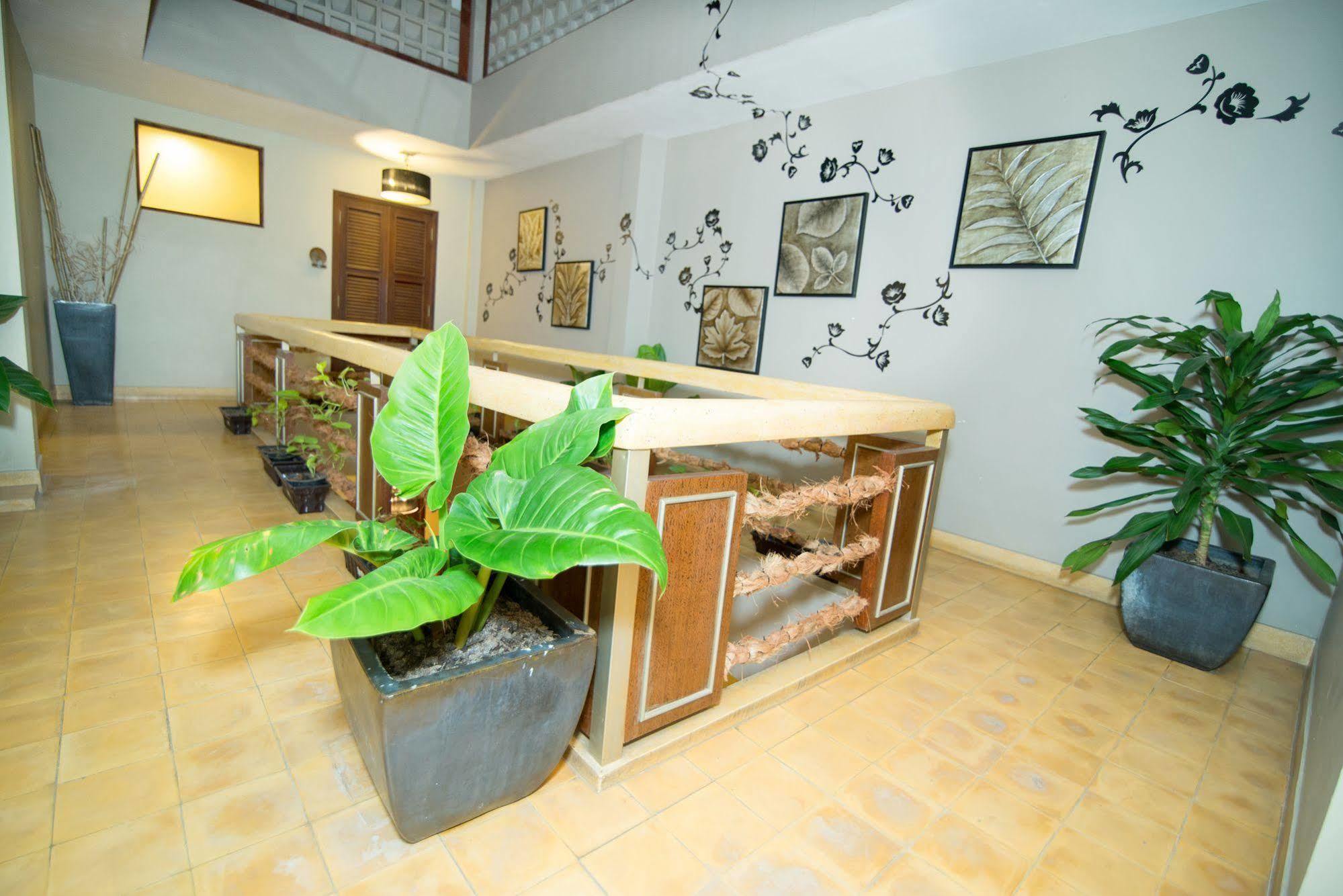 פנום פן Riverview Cambodia Boutique Hotel מראה חיצוני תמונה