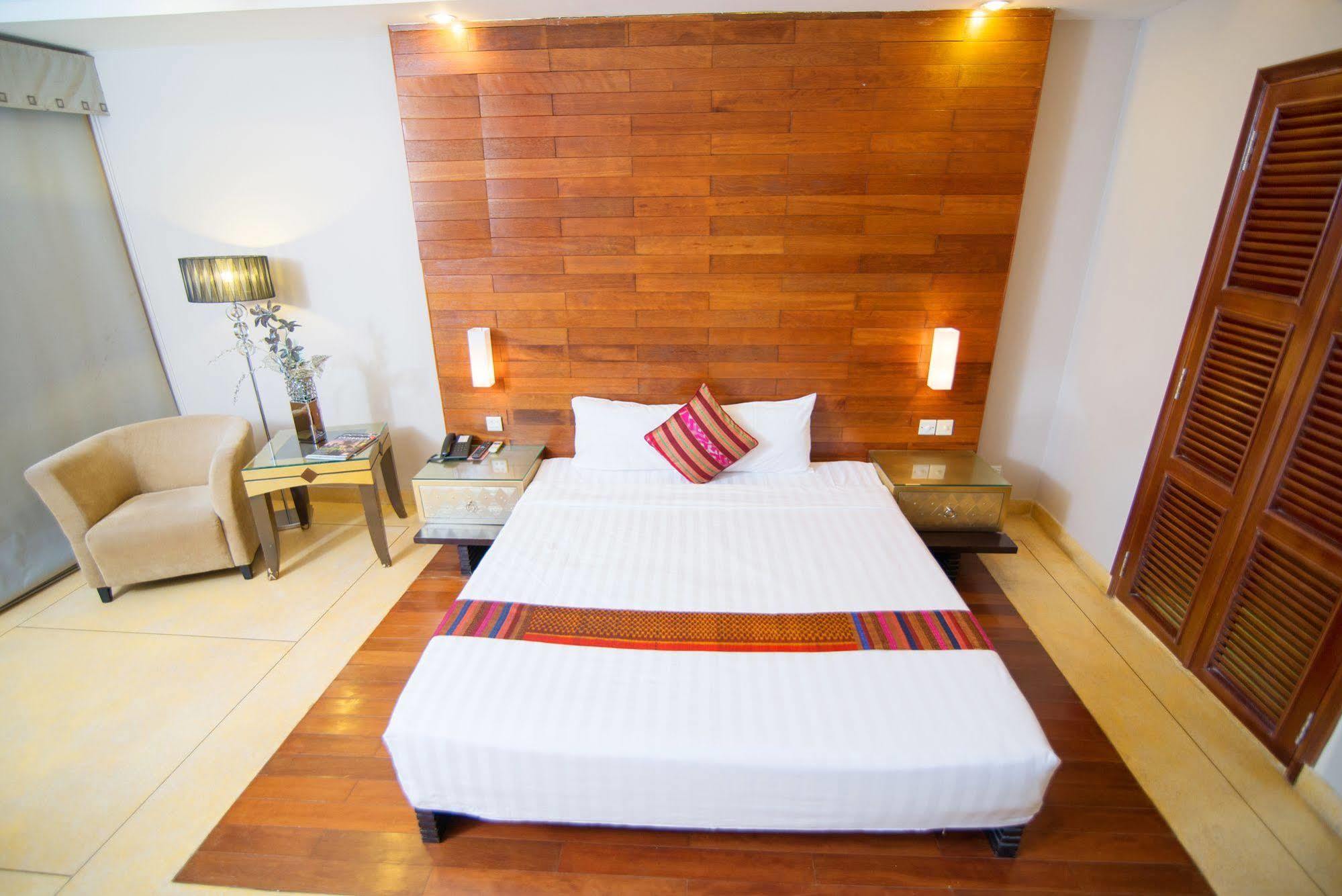 פנום פן Riverview Cambodia Boutique Hotel מראה חיצוני תמונה
