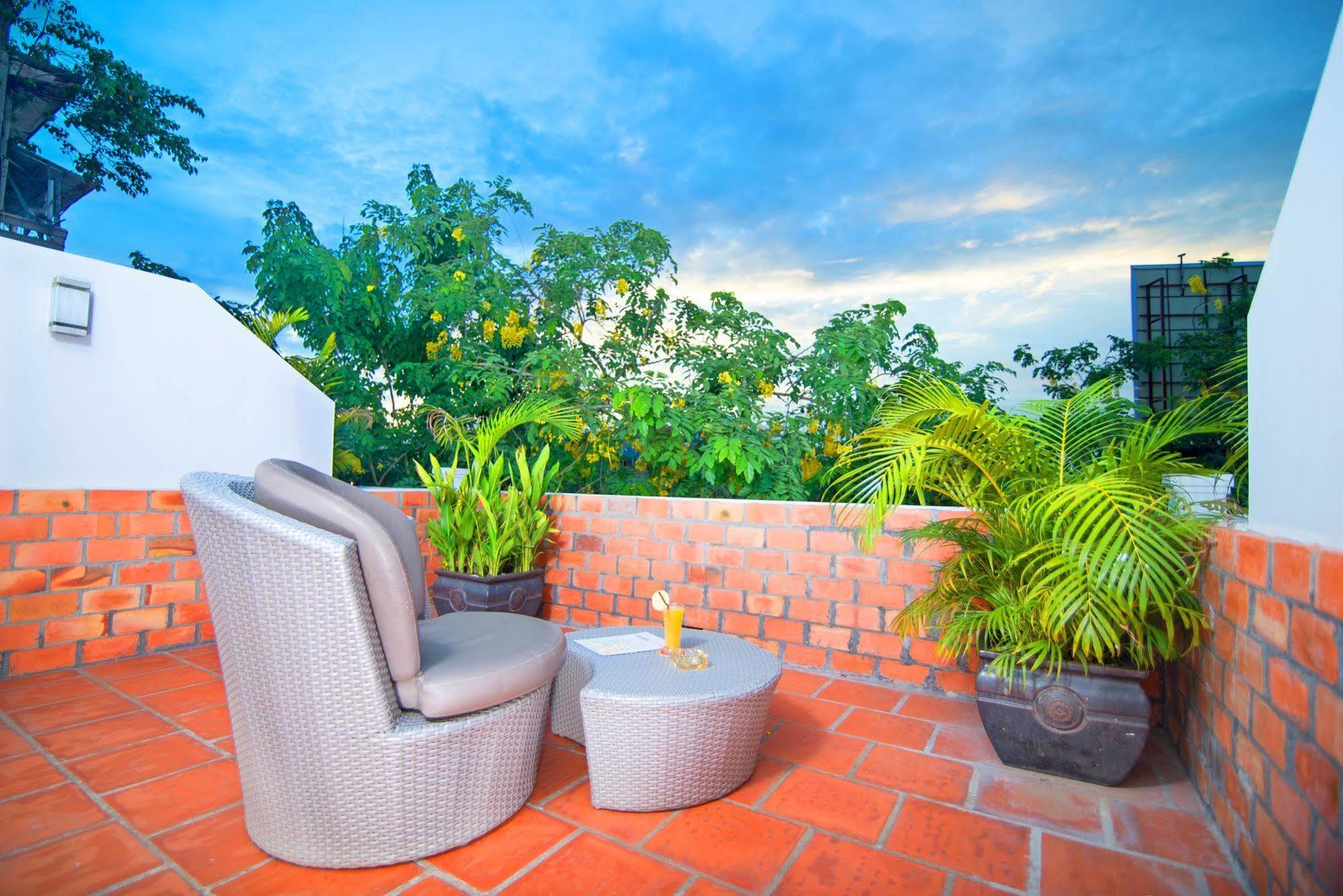פנום פן Riverview Cambodia Boutique Hotel מראה חיצוני תמונה