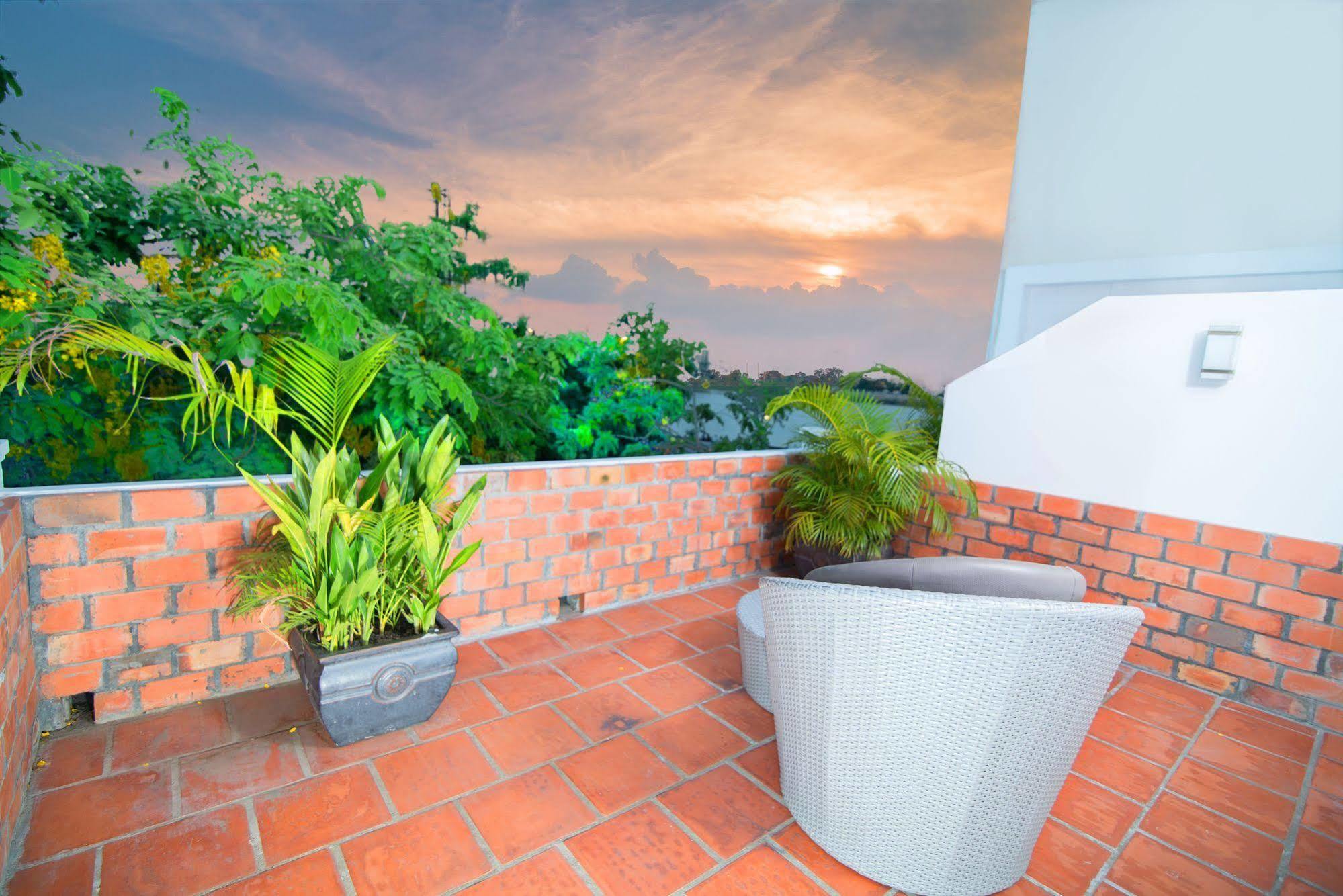 פנום פן Riverview Cambodia Boutique Hotel מראה חיצוני תמונה