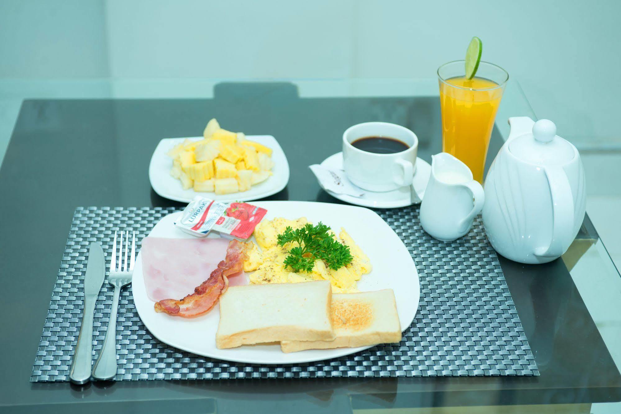 פנום פן Riverview Cambodia Boutique Hotel מראה חיצוני תמונה