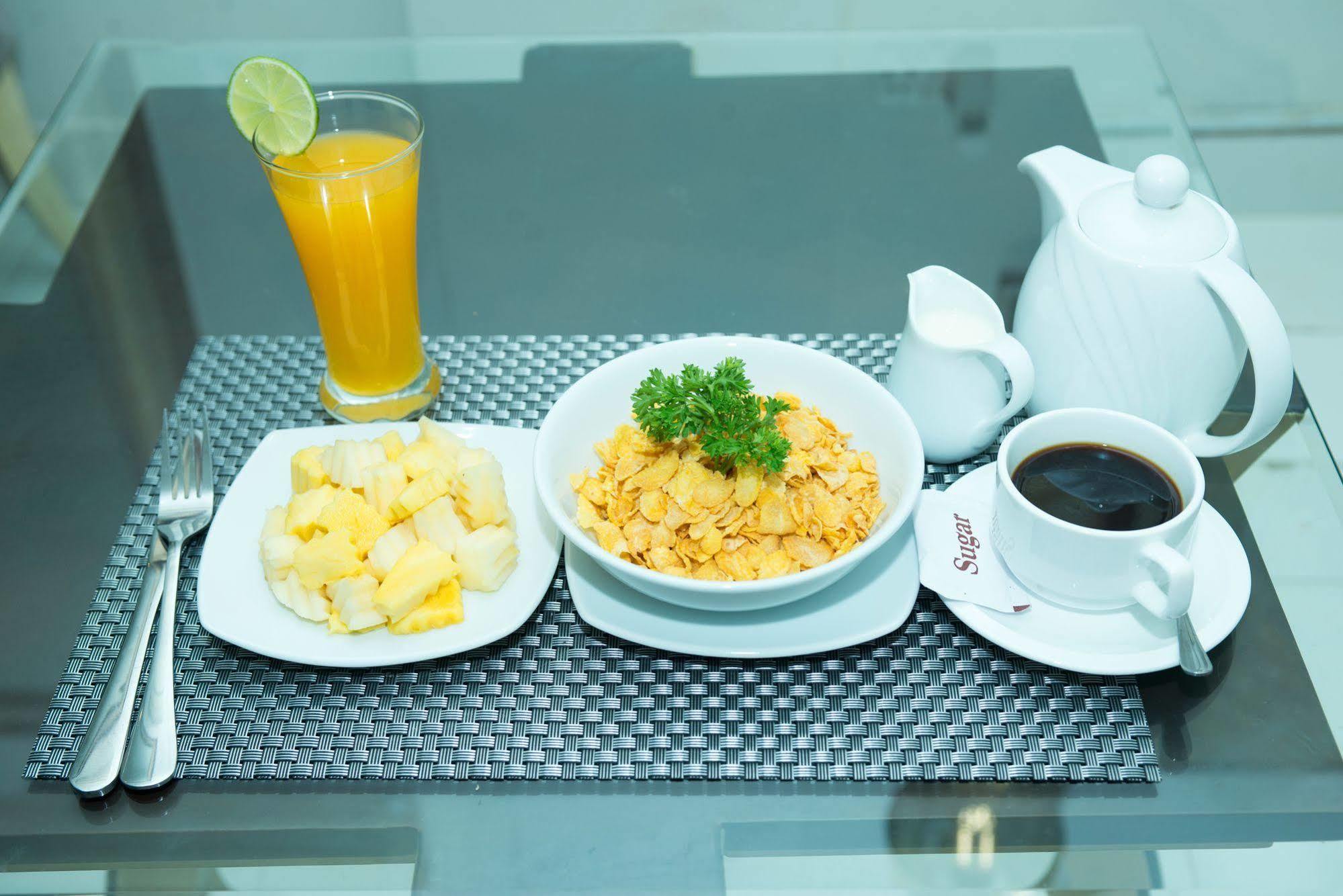 פנום פן Riverview Cambodia Boutique Hotel מראה חיצוני תמונה