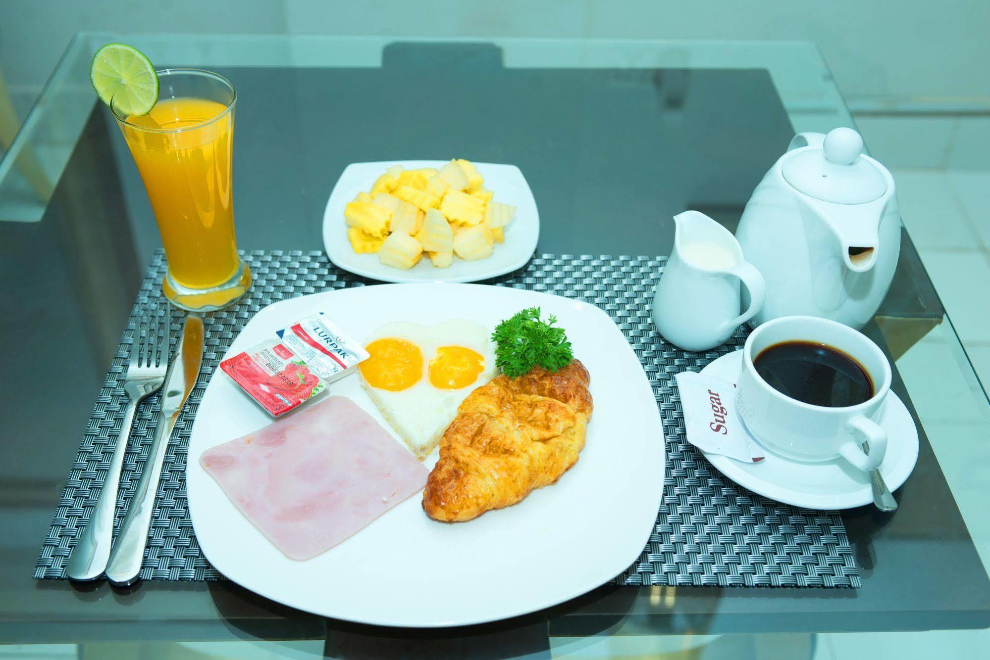 פנום פן Riverview Cambodia Boutique Hotel מראה חיצוני תמונה